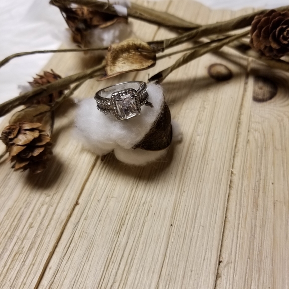 💍💍Exquisite Natural White Sapphire Emerald Cut Ring💍💍 - Picture 4 of 10